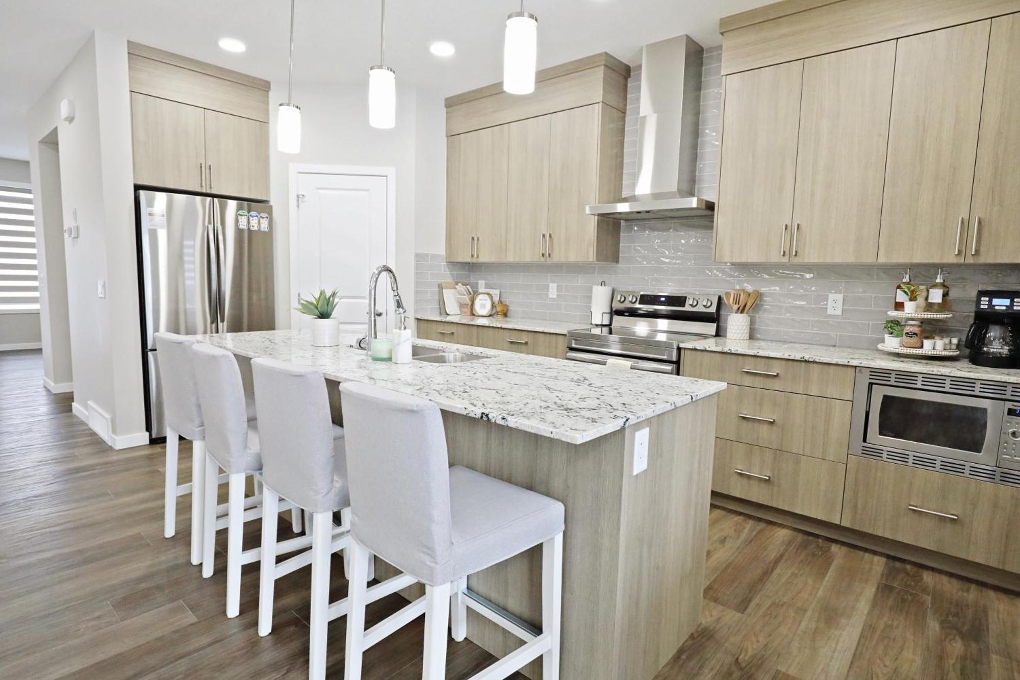 Relax In Comfort, Airport, Crossiron Mills Holiday home Calgary