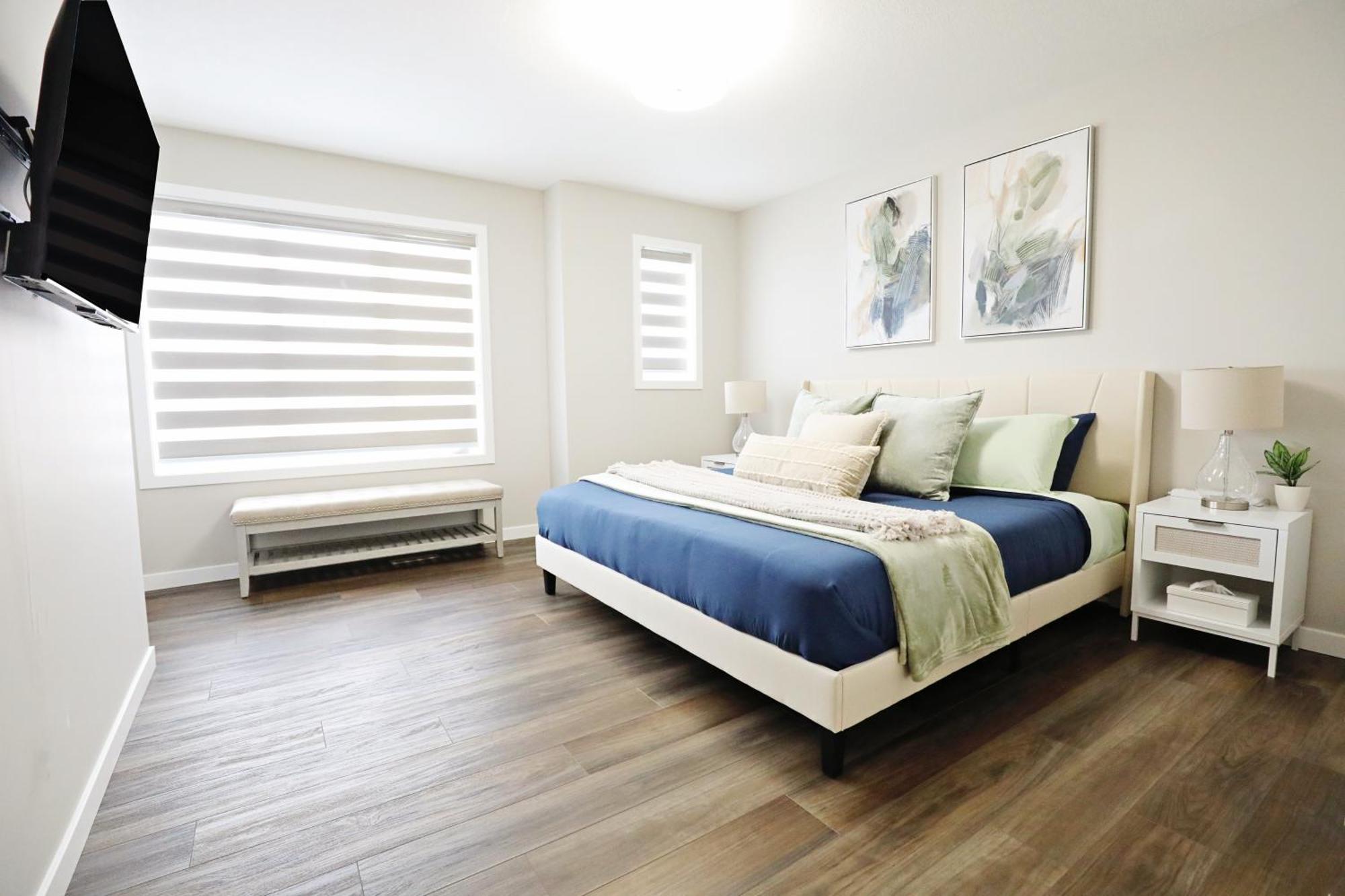 Relax In Comfort, Airport, Crossiron Mills Holiday home Calgary