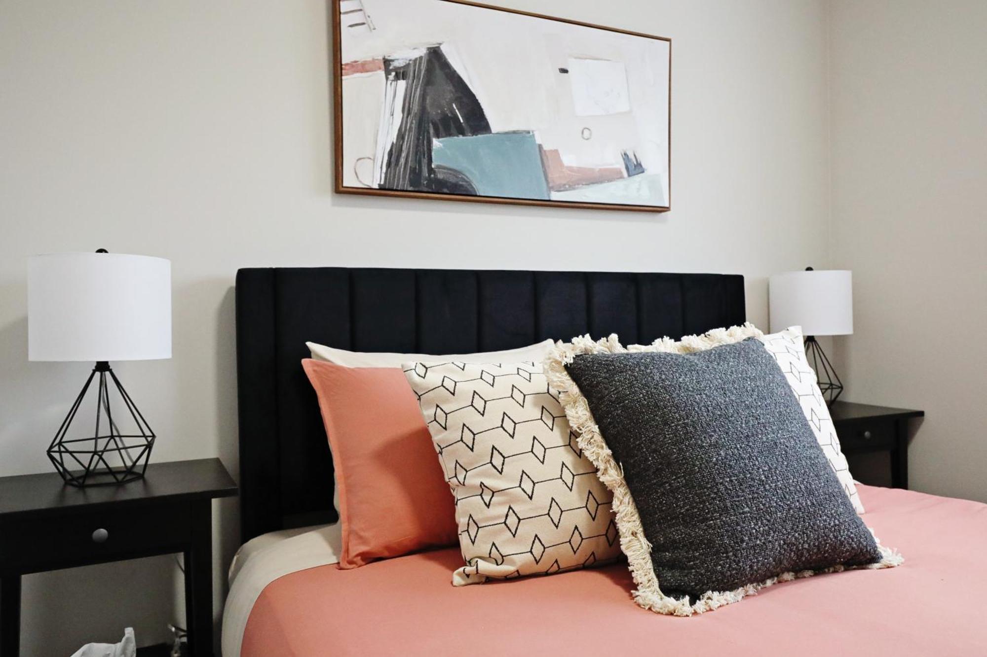 Relax In Comfort, Airport, Crossiron Mills Holiday home