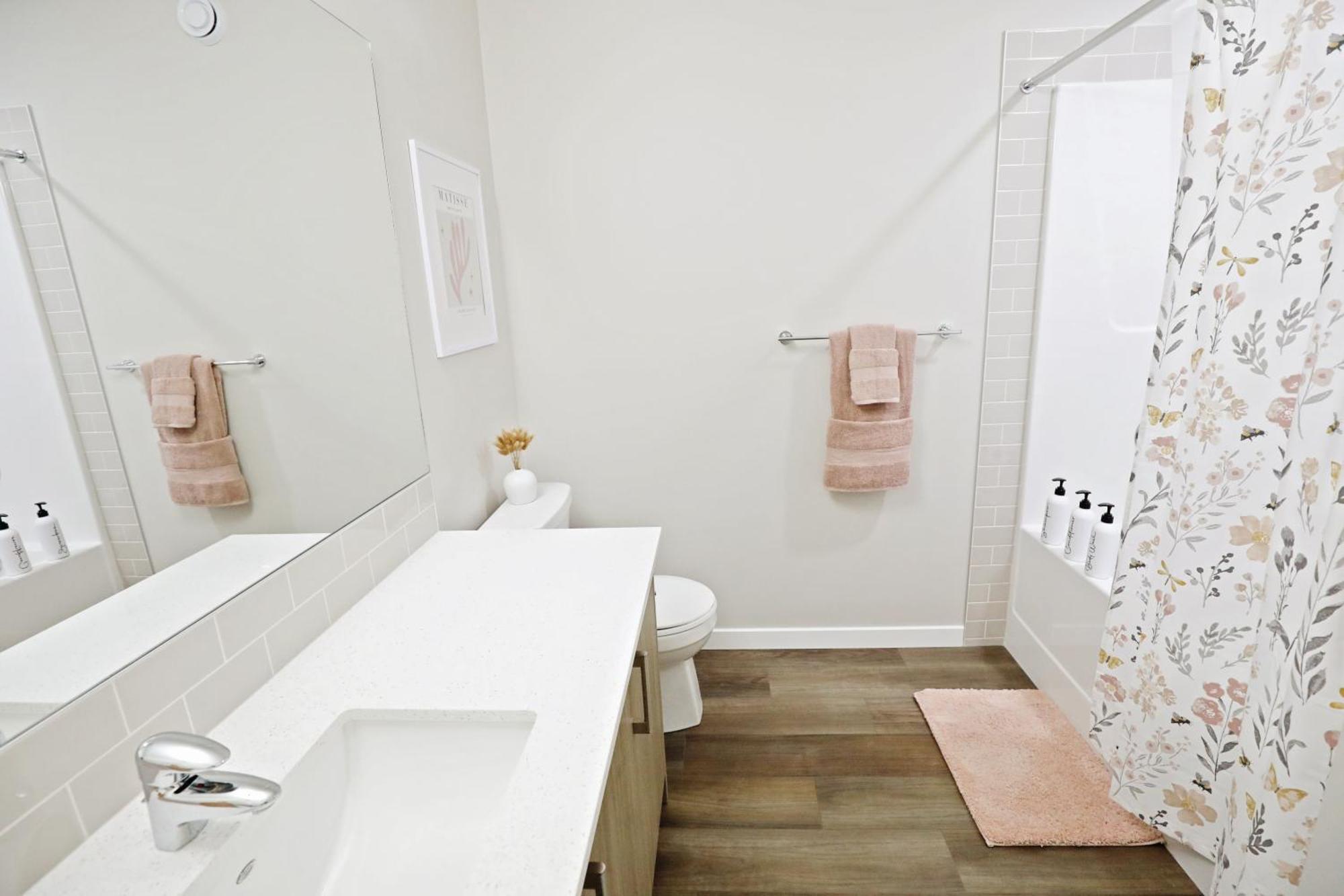 Relax In Comfort, Airport, Crossiron Mills Holiday home Calgary