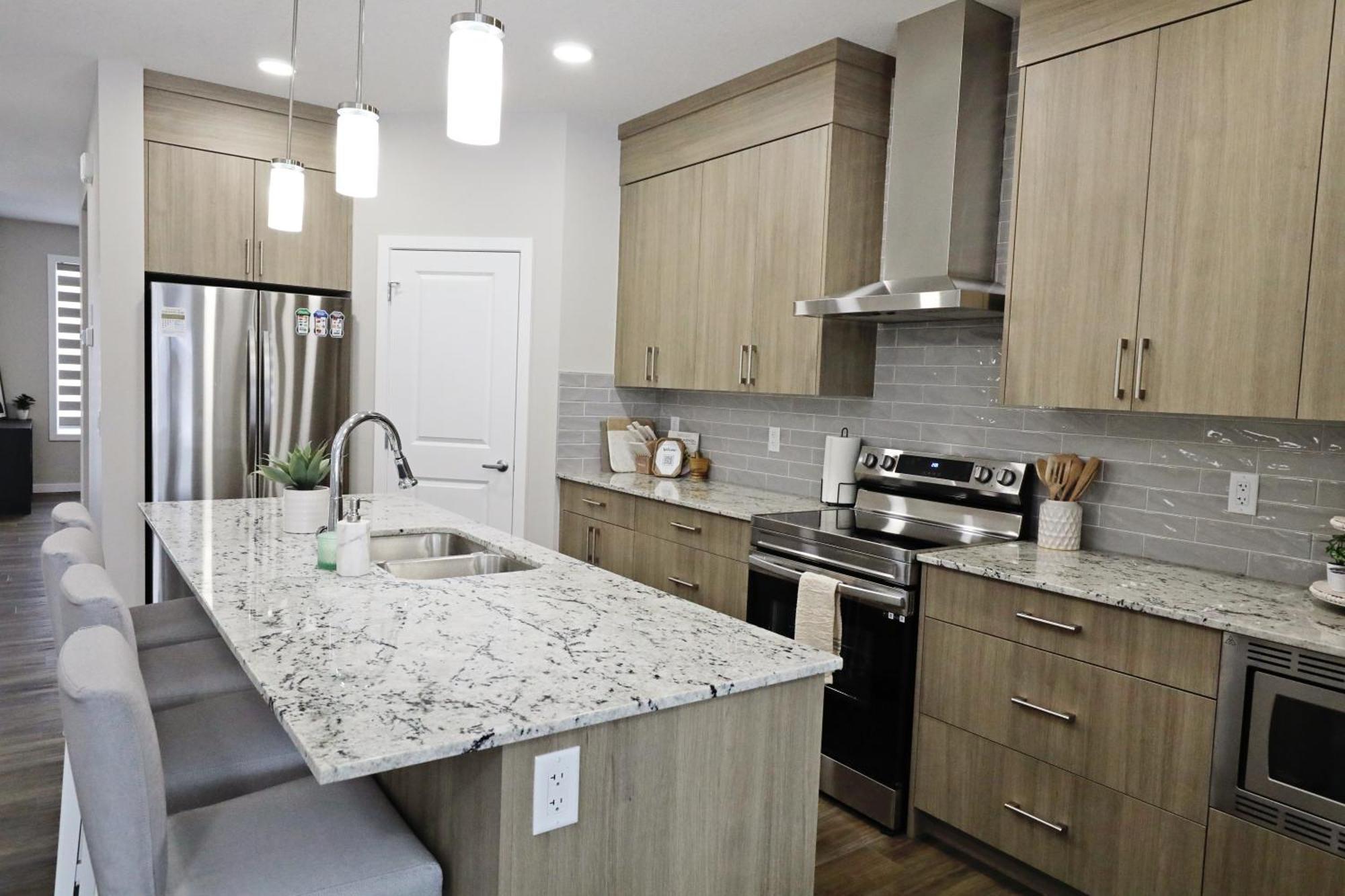 Relax In Comfort, Airport, Crossiron Mills Holiday home Calgary