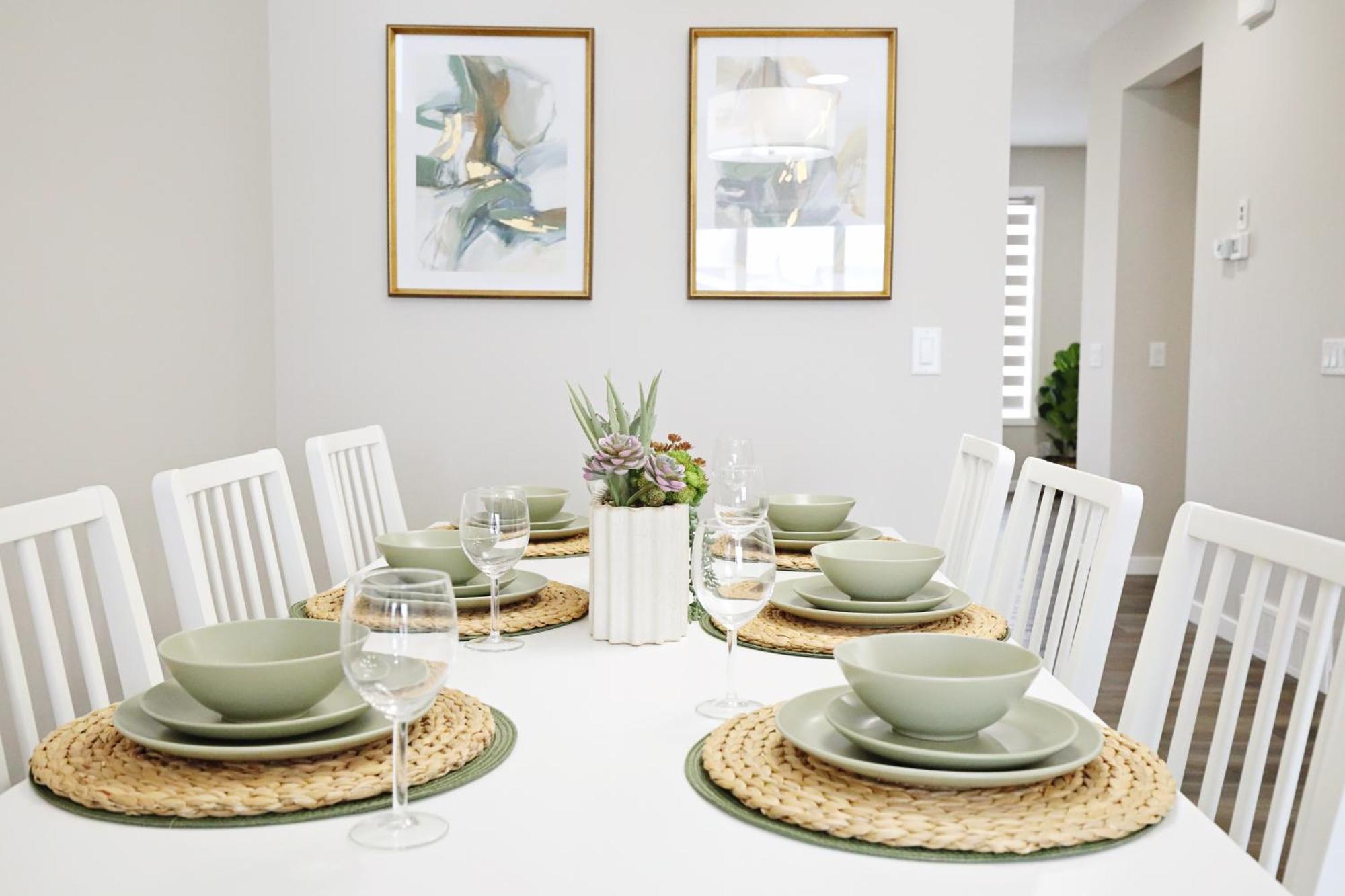 Relax In Comfort, Airport, Crossiron Mills Holiday home Calgary