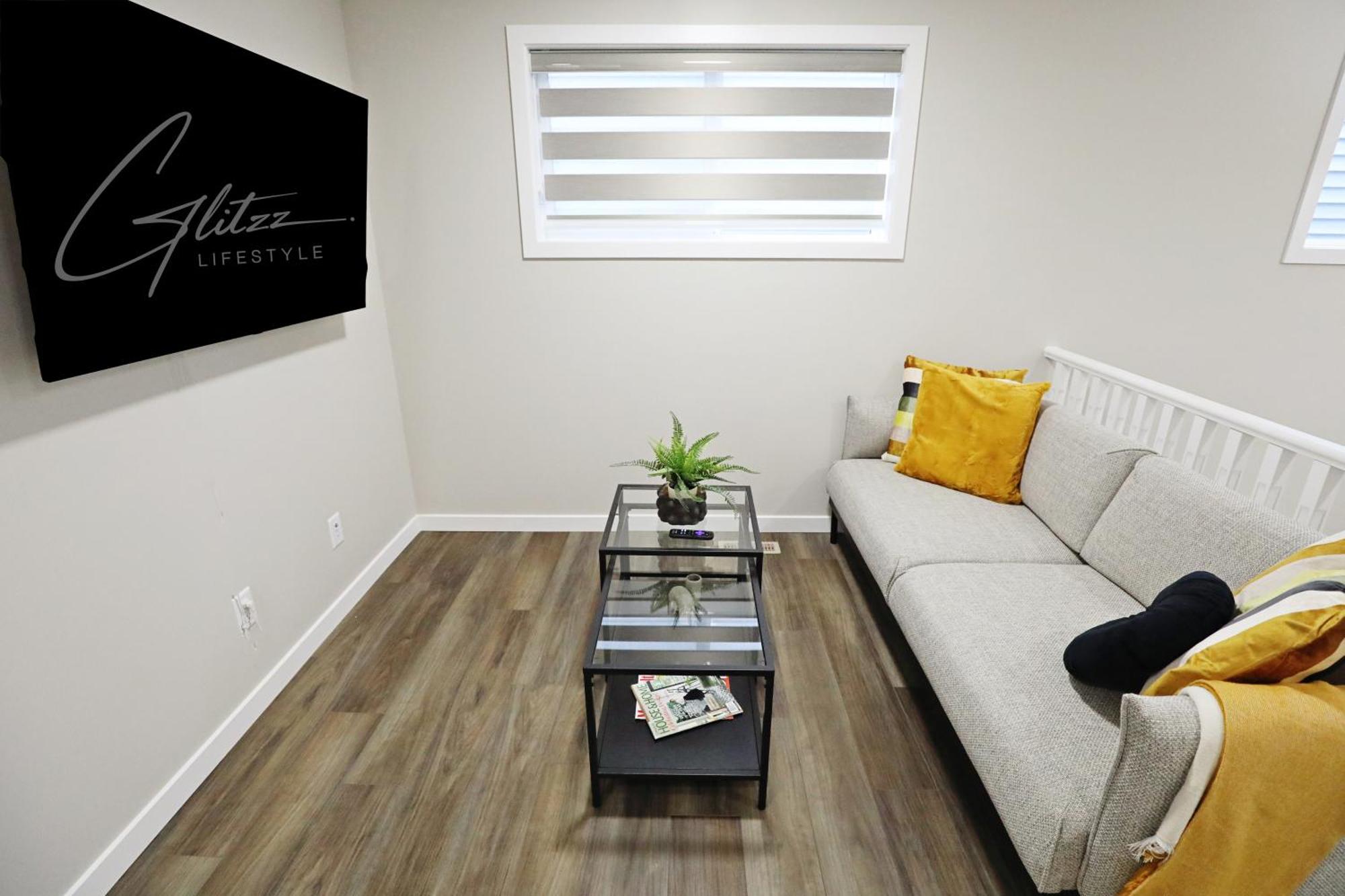 Relax In Comfort, Airport, Crossiron Mills Holiday home