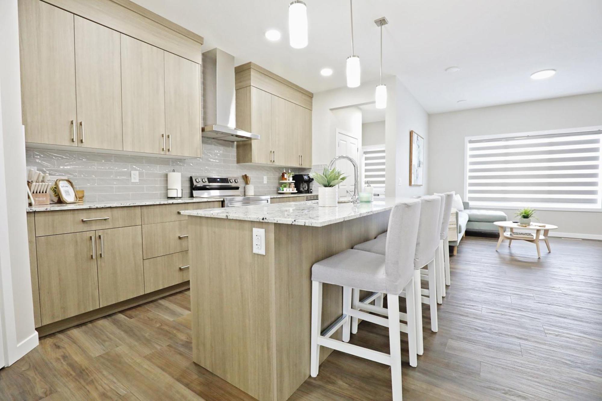 Relax In Comfort, Airport, Crossiron Mills Holiday home Calgary